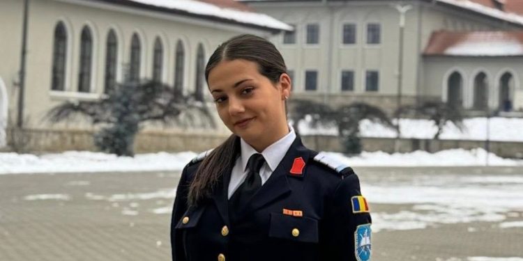 Teodora Dominte, absolventă a Colegiului Militar din Cîmpulung Moldovenesc, admisă prima la specializarea Intendență din cadrul UNAp