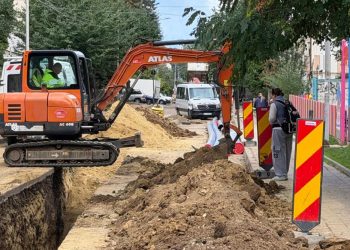 Lucrări la magistrala de apă pe strada Grigore Ureche din Suceava. Materialele au o durată de viață garantată de cel puțin 50 de ani
