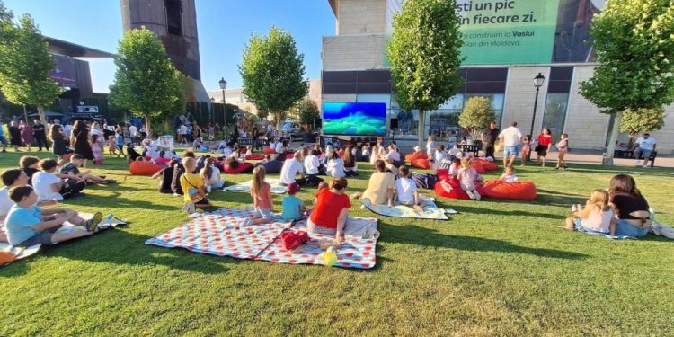 Seri de toamnă cu filme pentru toată familia, la Iulius Mall Suceava: „Deadpool & Wolverine” și „Paddington în Peru”, pe marele ecran din parc