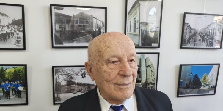 Cuvinte de apreciere, aplauze și un tort pentru artistul fotograf Dimitrie Balint, la împlinirea vîrstei de 96 de ani (Foto)