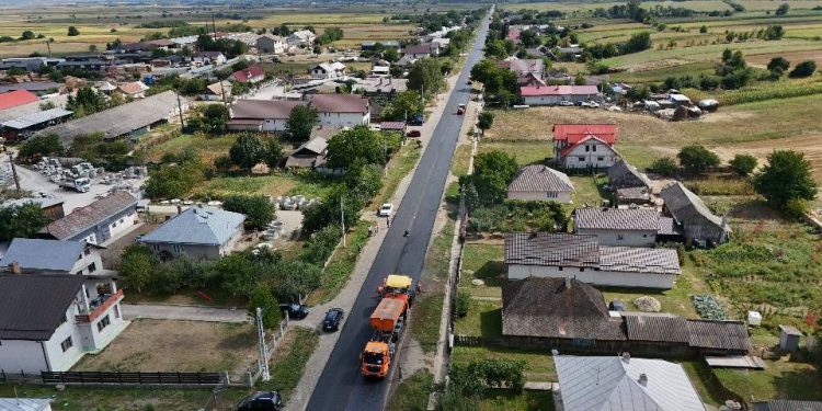 Lucrări de asfaltare pe aproximativ 11 kilometri, de la limita cu județul Neamț și pînă la intersecția cu DN 2 – Vadu Moldovei. 2,5 kilometri, realizați în două zile