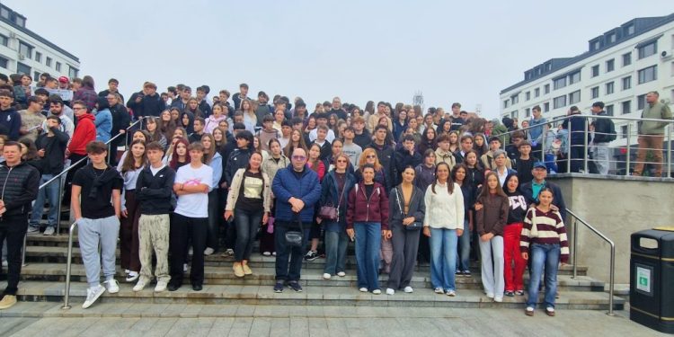 Peste 35.500 de voluntari din județul Suceava, la campania Let`s do it, România! Cei mai mulți voluntari au fost în municipiul Suceava. Cele mai multe gunoaie au fost strînse din zona Cartodrom