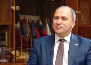 În prima zi de școală, ministrul sucevean al Educației, Mihai Dimian, va merge la unități de învățămînt din județul Prahova