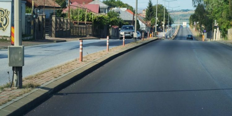 Guvernul nu mai are bani pentru drumul care traversează Fălticeniul, dar primarul spune că va găsi fonduri pentru a-l termina pînă la finele anului
