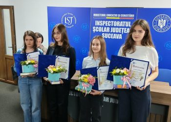 Flori, diplome și premii în bani, pentru cele patru eleve din județul Suceava care au luat Bac-ul cu 10 (Foto)