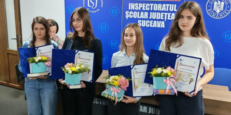 Flori, diplome și premii în bani, pentru cele patru eleve din județul Suceava care au luat Bac-ul cu 10 (Foto)