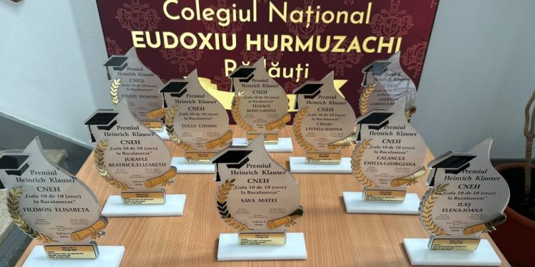 Început de an școlar la ”Eudoxiu Hurmuzachi”, cu multe premii pentru cei mai buni elevi care au trecut pe la acest colegiu și cu prezentarea celor 26 de elevi de clasa a V-a