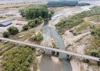 A demarat un proiect pentru modernizarea drumurilor județene în valoare de 85 de milioane de euro. Primul lot înseamnă 34 de kilometri de drum refăcut