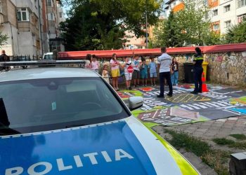 ”Super eroul sigur” continuă misiunea: Polițiștii suceveni, alături de copii și în ultimele zile de vacanță