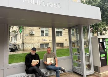 Domnule Rîmbu, chiar ne apucăm de citit sau doar ne facem că citim preț de o fotografie?