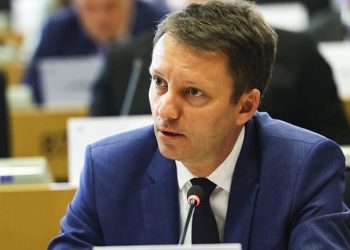 Cătălin Nechifor: Șansele ca Guvernul Siegfried Mureșan să treacă sînt mici, dar e posibil ca parlamentarii să se gîndească la declanșarea anticipatelor, și atunci scaunul unor parlamentari nu va mai fi