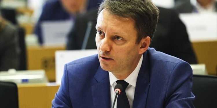 Cătălin Nechifor: Șansele ca Guvernul Siegfried Mureșan să treacă sînt mici, dar e posibil ca parlamentarii să se gîndească la declanșarea anticipatelor, și atunci scaunul unor parlamentari nu va mai fi