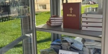 Bani și reclamă pentru Arhiepiscopia Înaltului Calinic contra reclamă pentru primarul Rîmbu