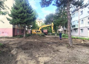 Locuri de parcare pentru locuitorii de pe străzile Narciselor și Vișinilor: a început amenajarea șantierului