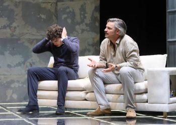 Un tablou alb, trei prieteni și mult umor. Teatrul sucevean: Vă așteptăm vineri, 11 septembrie, ora 19:00, să deschidem împreună stagiunea 2026-2027 cu spectacolul ”Artă”