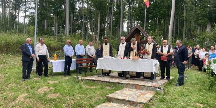 Slujbă de resfințire a troiței de la Adîncata, în prima zi a noului an bisericesc