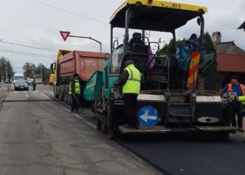 Asfaltare pe DN2E, între Voitinel și Vicovu de Jos. Urmează tronsonul Solca–Marginea
