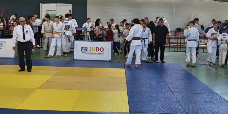 Clubul Motiuashi, cu 5 judoka la competiția de la Todirești. Trei sportivi au fost pe podium. La clubul fostului multiplului campion național și balcanic Adrian Szekely, care are centura neagră cu 5 dani, sînt sportivi de la 5 ani și pînă la 60 de ani
