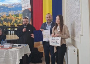 3.000 de lei din partea Inspectoratului Școlar Suceava, pentru cîștigătoarea Marelui Premiu al Festivalului Național-Concurs de Poezie „Nicolae Labiș”, Amalia-Teodora Poenaru