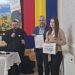3.000 de lei din partea Inspectoratului Școlar Suceava, pentru cîștigătoarea Marelui Premiu al Festivalului Național-Concurs de Poezie „Nicolae Labiș”, Amalia-Teodora Poenaru
