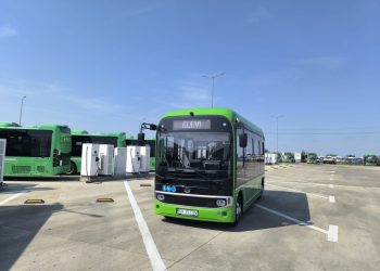 Autobuz cu 37 de locuri în locul celui cu 23 de locuri, pentru transportul elevilor de la Școala 10 care locuiesc în zona Aleea Dumbrăvii