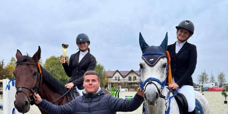Două eleve din Rădăuți, un loc I și două locuri V la la finala Campionatului Național de Cai Debutanți