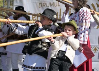 Zeci de producători locali, meșteri populari, fermieri și crescători de animale, plus mii de vizitatori, la Cîmpulung Moldovenesc, la Festivalul Drumul Lemnului și la Tîrgul Lăptarilor