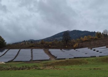 Parcul fotovoltaic al municipiului Cîmpulung Moldovenesc se apropie de finalizare. 400.000 de euro pe an costă iluminatul public. Banii economisiți vor fi folosiți pentru asfaltări