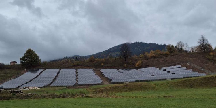 Parcul fotovoltaic al municipiului Cîmpulung Moldovenesc se apropie de finalizare. 400.000 de euro pe an costă iluminatul public. Banii economisiți vor fi folosiți pentru asfaltări