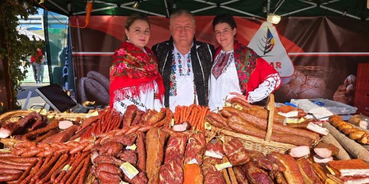 Producătorii, meșterii populari și artiștii din zona Fălticeni, prezență numeroasă la Tîrgul de Toamnă ”Produs în Bucovina”