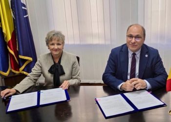 Mihai Dimian anunță mai multe burse pentru elevii români care vor să studieze un an în Statele Unite. Perioada de studii și diploma obținută în SUA sînt recunoscute în România