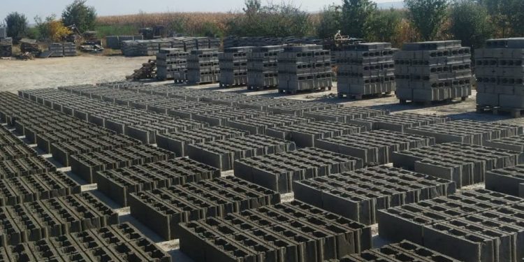 Amendă de 30.000 de lei și sistarea activității, pentru o firmă care face bolțari