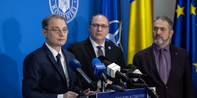 Premierul Luca Niculescu i-a mulțumit lui Mihai Dimian ”pentru efortul depus” în fruntea Ministerului Educației