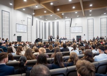 791 de elevi olimpici și 54 de profesori îndrumători, premiați de Consiliul Județean Suceava cu peste 234.000 de lei. Nicolae Robu: Îi felicit pe toți pentru rezultatele obținute și sper ca exemplul lor să îi motiveze și pe alți copii și tineri să își dorească să facă performanță (Foto)