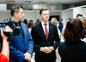 Bursa Absolvenților din județul Suceava. Angajatorii pot primi o subvenție de 2.250 de lei pentru fiecare persoană angajată. Prefectul Păstrăv: Este momentul în care cererea și oferta de pe piața muncii se întîlnesc direct