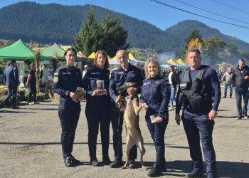 Poliția, la Cîmpulung Moldovenesc, de Ziua Mondială a Animalelor: Au fost abordate teme precum prevenirea abandonului și a relelor tratamente, sterilizarea și microciparea, și vaccinarea antirabică