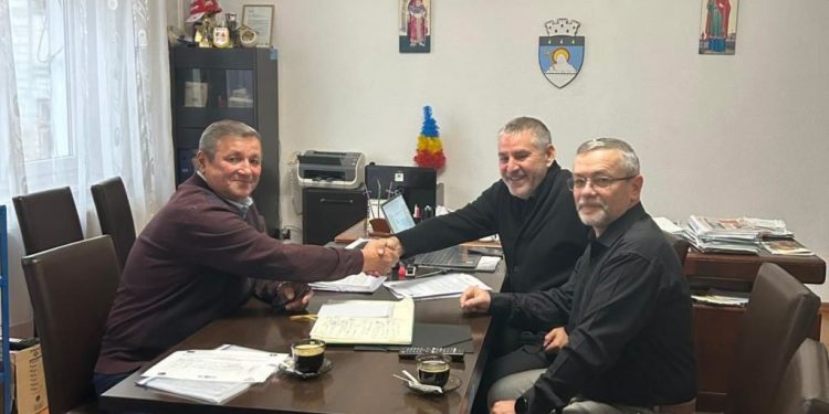 AJOFM Suceava a semnat parteneriate cu primăriile din Pătrăuți și Siret pentru sprijinirea tinerilor