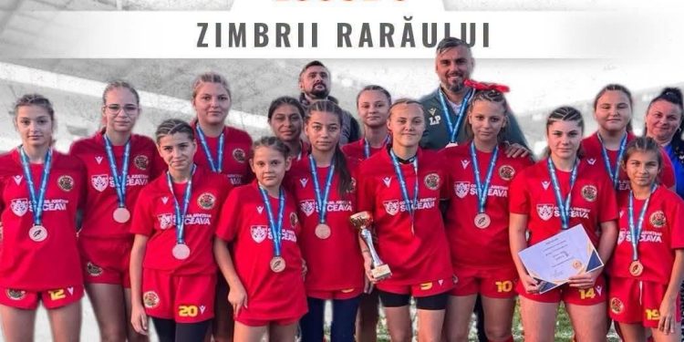 Fetele de la Zimbrii Rarăului Cîmpulung Moldovenesc, pe locul III național la rugby U16. Clubul are aproximativ 40 de fete legitimate, de la categoria U8 pînă la U16