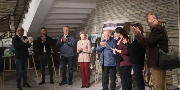 Principesa Sofia a României, la Primăria Suceava, la vernisajul unei expoziții de fotografie semnate de maestrul Balint