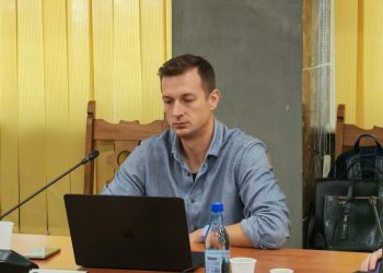 Ședința Consiliului Local Suceava, anulată după retragerea proiectelor. Consilierul local Radu Bores întreabă care este temeiul legal pentru această decizie