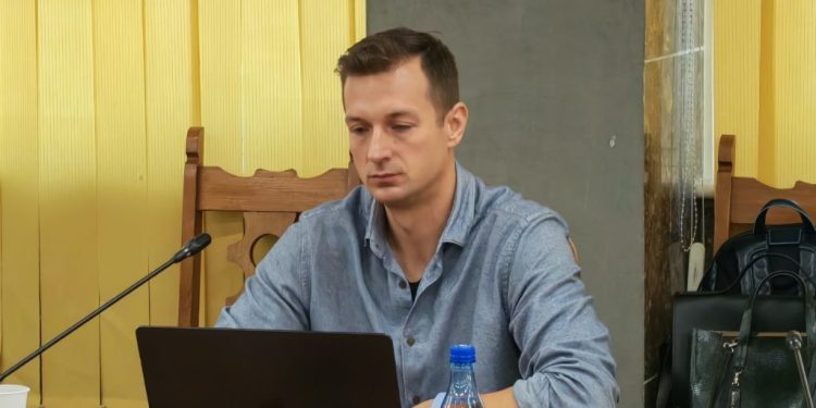 Ședința Consiliului Local Suceava, anulată după retragerea proiectelor. Consilierul local Radu Bores întreabă care este temeiul legal pentru această decizie