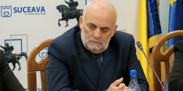 În ciuda semnalelor transmise de cîțiva consilieri, Vasile Rîmbu nu se schimbă. Tot arogant și sfidător rămîne