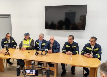 Sindicatul de la ACET, sătul de lupta pentru șefia companiei dintre CJ și Primăria Suceava: 100 de oameni  o să facem zilnic naveta Consiliul Județean – Primăria Suceava și o să ne plimbăm așa pînă o să ajungă vestea și la secretarii de stat, și chiar la Președinție