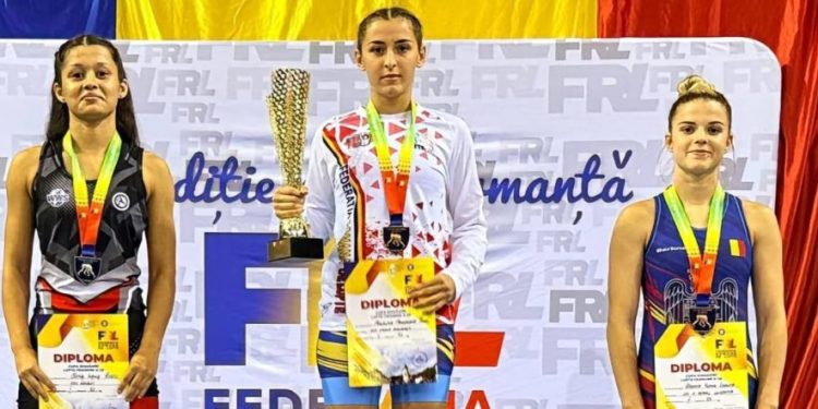 Sofia Rusu, nepoata marelui campion olimpic și mondial la lupte, Ștefan Rusu, argint la Cupa României la lupte, nivelul U20! Sofia este antrenată de tatăl ei!