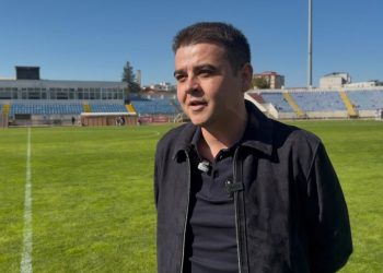 Gheorghe Șoldan a afirmat, iarăși, ca va construi un stadion nou la Suceava. De aceea, îi cere lui Valeriu Iftime să se apuce de cimitirul din centrul Botoșanilor, despre care acesta a vorbit în contextul proiectului privind stadionul de la Suceava