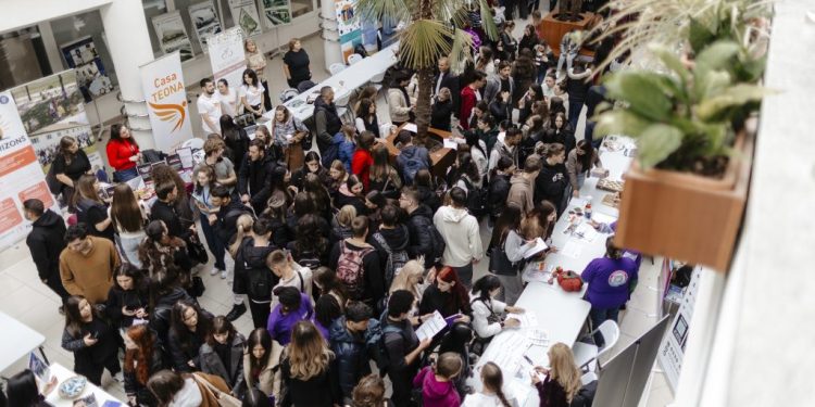 Peste 360 de studenți, la un tîrg al locurilor de practică organizat de USV