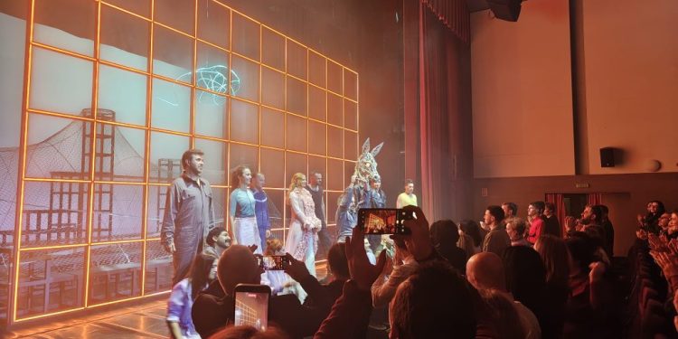 ”Visul unei nopți de vară”, probabil cel mai bun spectacol al Teatrului ”Matei Vișniec” Suceava. Un spectacol care a fost ca o vară frumoasă care a trecut ca un vis (Foto)